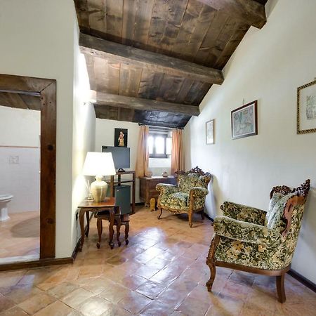 Castello Di Caccuri Suites מראה חיצוני תמונה