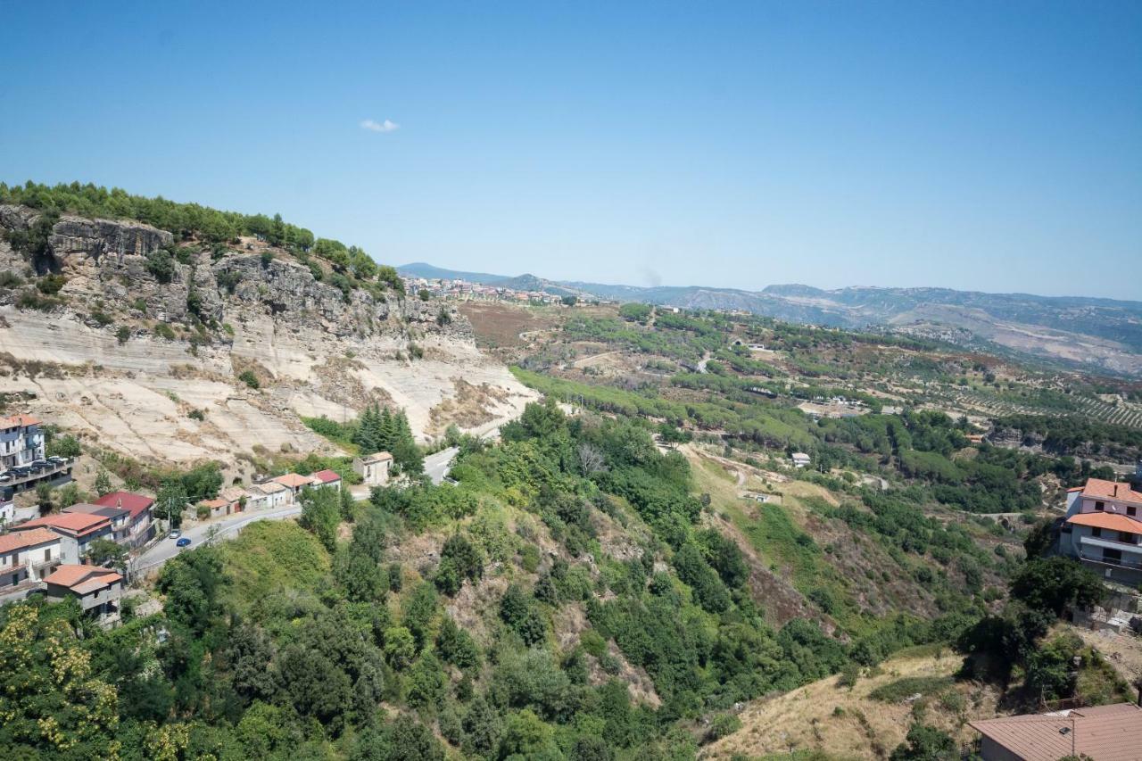 Castello Di Caccuri Suites מראה חיצוני תמונה