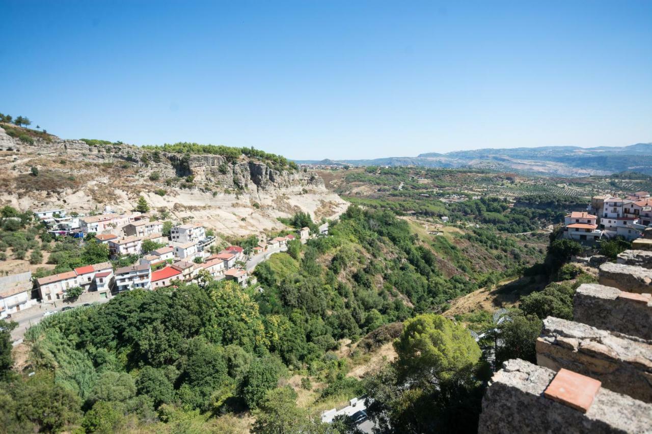 Castello Di Caccuri Suites מראה חיצוני תמונה