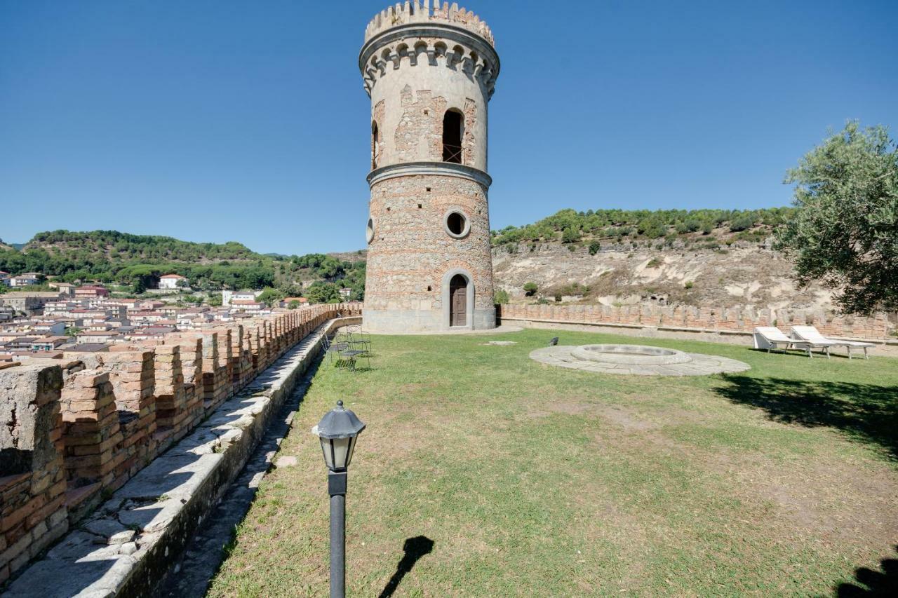 Castello Di Caccuri Suites מראה חיצוני תמונה