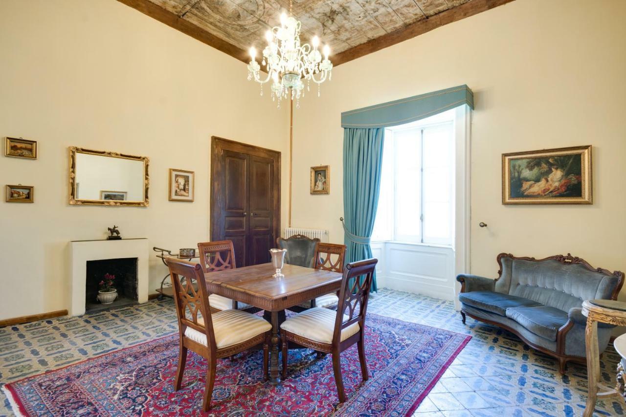 Castello Di Caccuri Suites מראה חיצוני תמונה