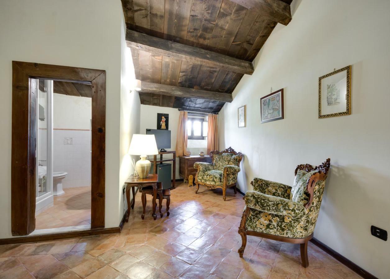 Castello Di Caccuri Suites מראה חיצוני תמונה