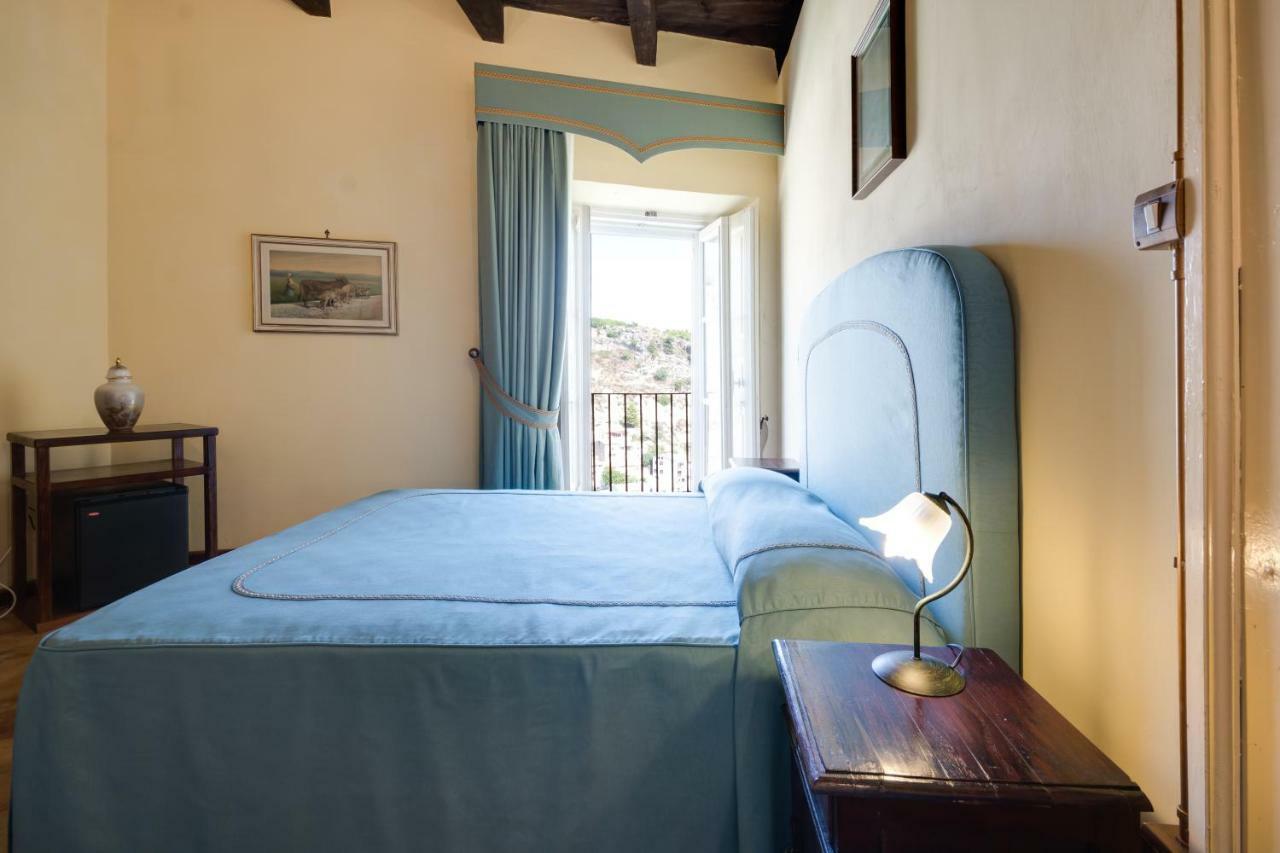 Castello Di Caccuri Suites מראה חיצוני תמונה
