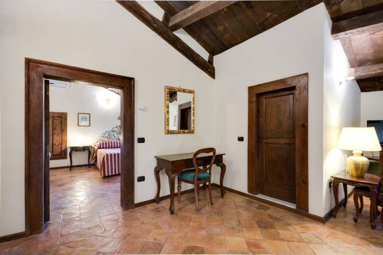 Castello Di Caccuri Suites מראה חיצוני תמונה